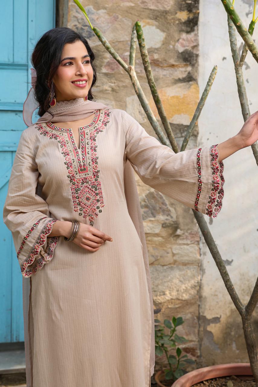 Lily beige suit