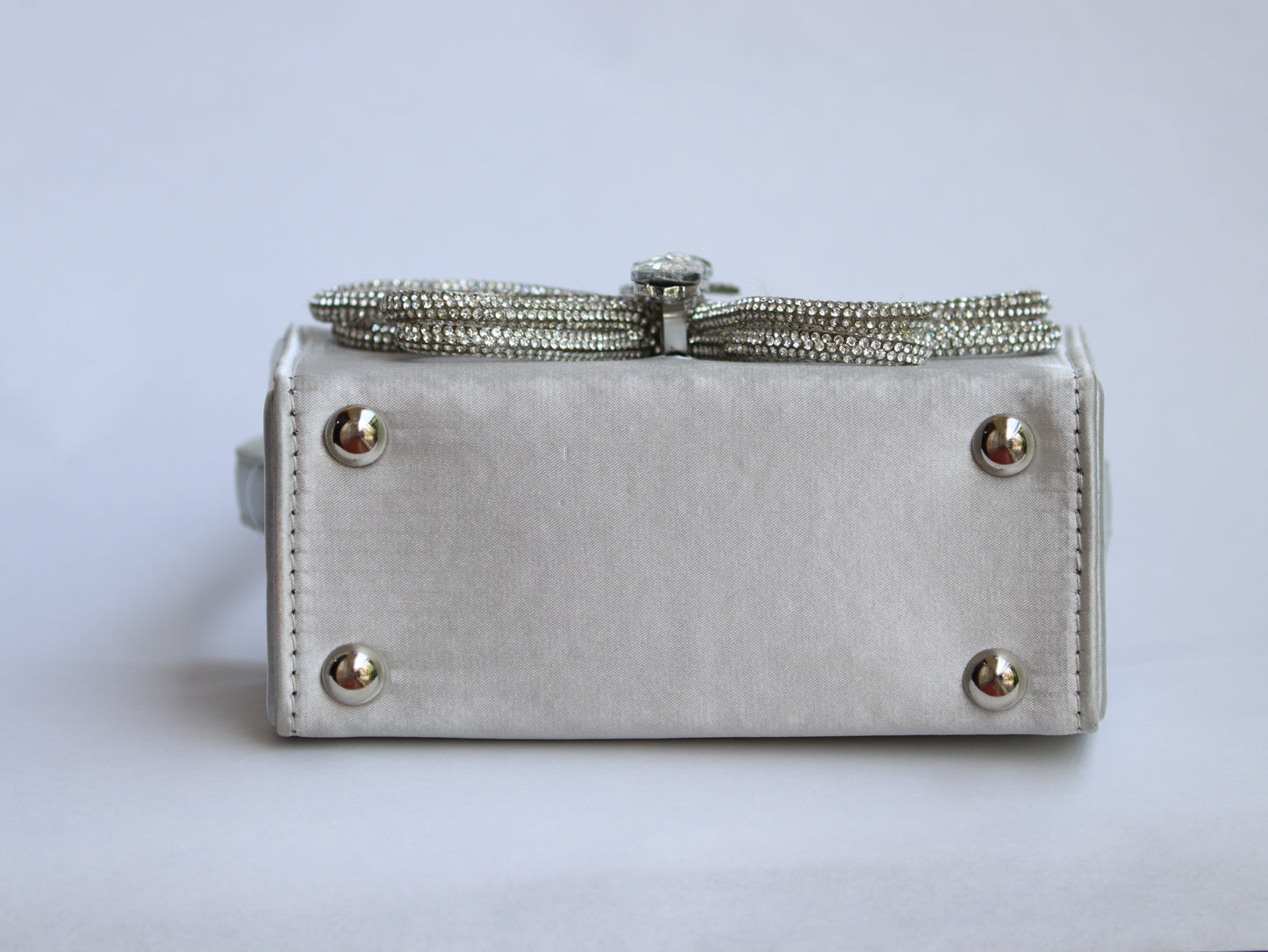 Lily white exterior adorned with a delicate butterfly design.