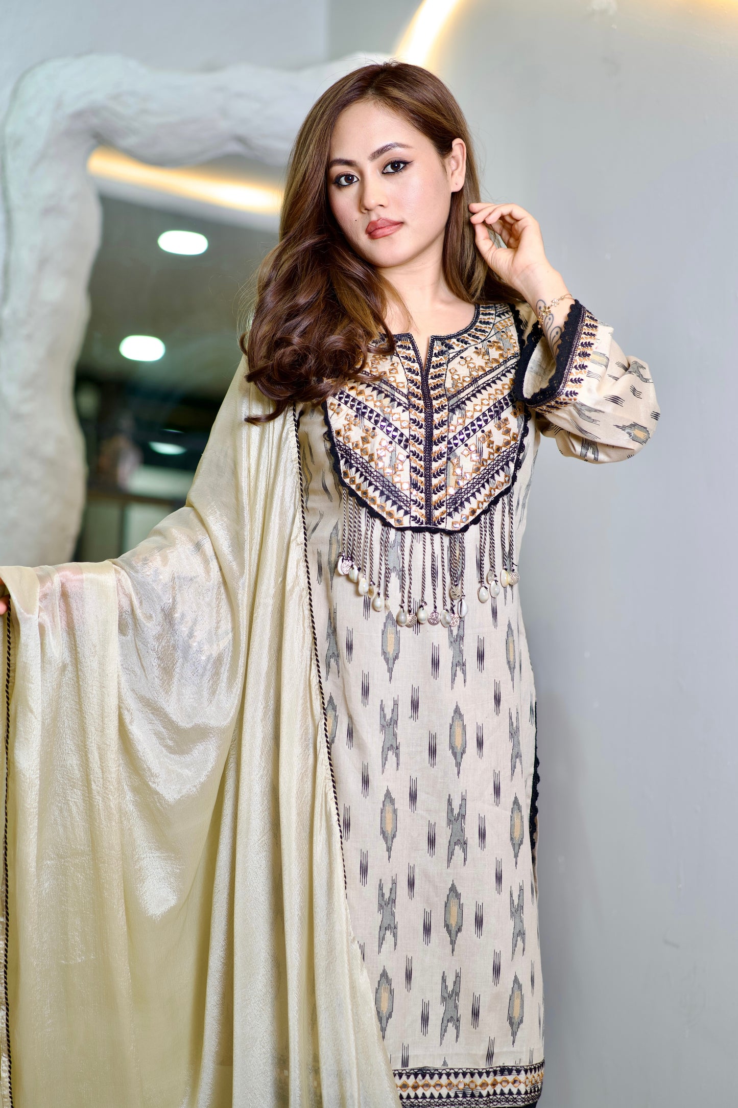 Lily beige mirror look with seashells suit