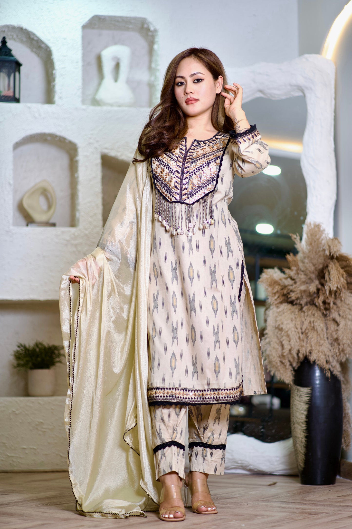 Lily beige mirror look with seashells suit