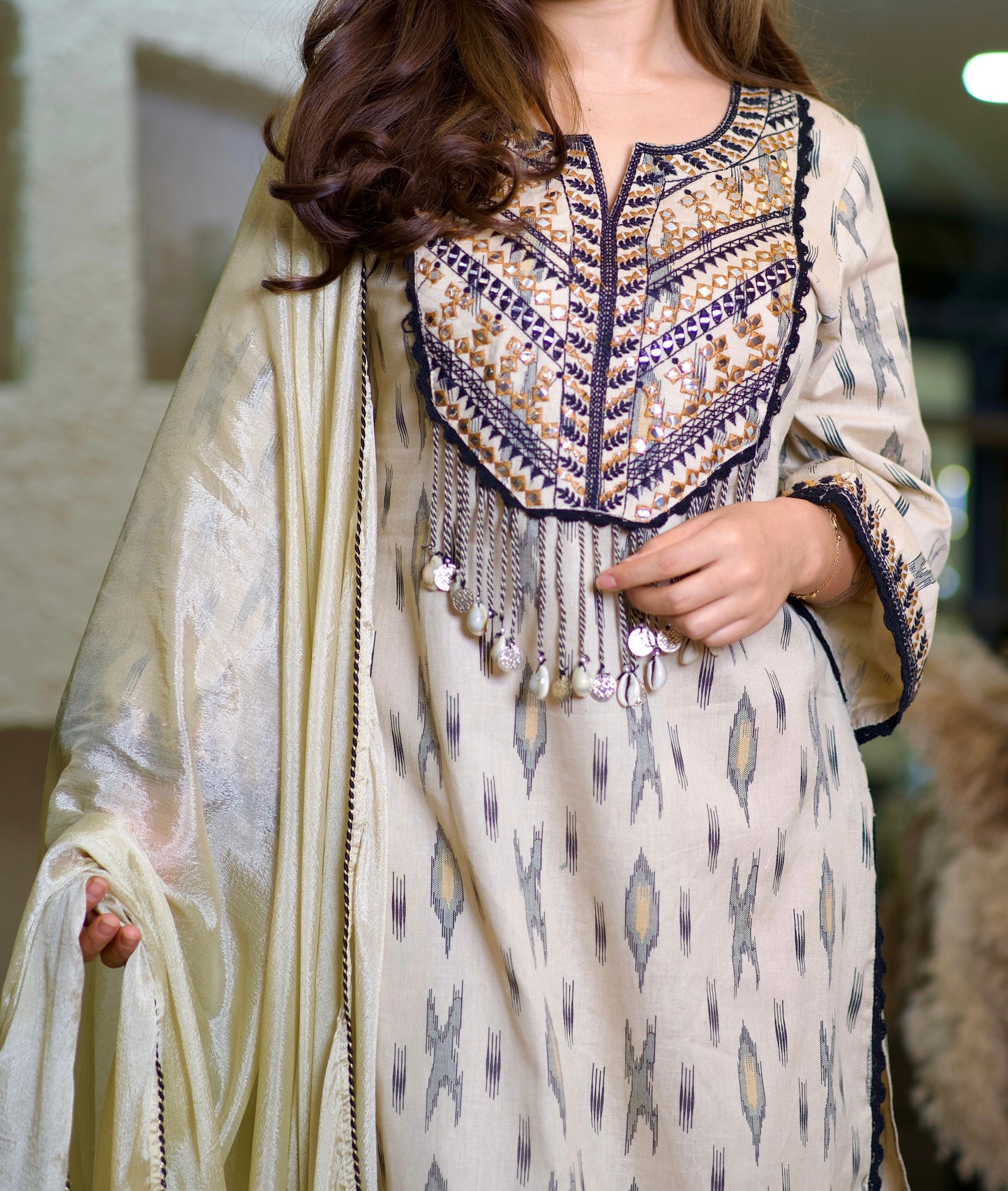 Lily beige mirror look with seashells suit